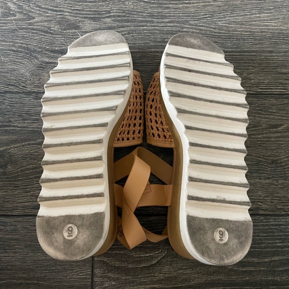 Universal Thread Platform Sandals - Picture 7 of 7